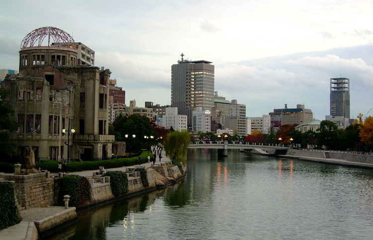 Photo: Atomic Bomb Dome by Jan Letzel and modern Hiroshima. Credit: Wikimedia Commons.