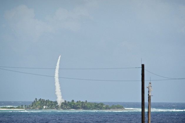 A Patriot interceptor missile is launched from Omelek Island Oct. 25, 2012 during a U.S. Missile Defense Agency integrated flight test. Credit: U.S. Navy