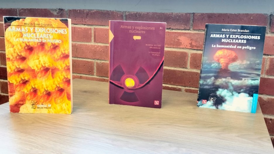 Covers of the book Nuclear weapons and explosions. Humanity in danger. Photo Credit: Guillermo Ayala Alanis