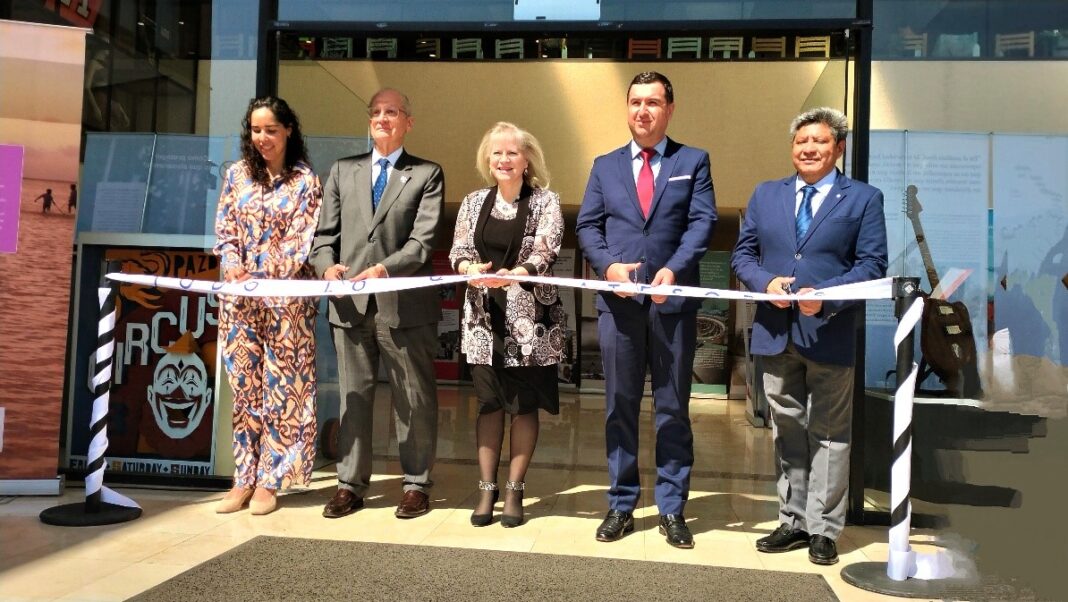 Inauguración Expo Todo lo que atesoras por un mundo libre de armas nucleares en la Universidad Anáhuac. Patricia Eugenia Ruiz, Universidad Anáhuac; Flávio Roberto Bonzanini, OPANAL; Sonia Barneche, Universidad Anáhuac; Rafael Medina, Fundación García Robles y Nereo Ordaz, Soka Gakkai México. Crédito: Guillermo Ayala, INPS News.