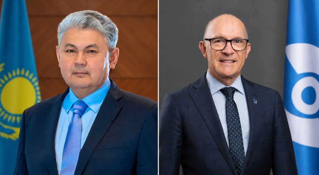 Yermek Kosherbayev, Minister of Foreign Affairs of the Republic of Kazakhstan (Left) and Dr. Robert Floyd, Executive Secretary of the Comprehensive Nuclear-Test-Ban Treaty Organization (Right).