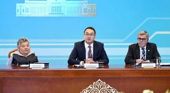 nwfz_seminar-1 Photo (L-R): The ATOM Project Honorary Ambassador Karipbek Kuyukov, Kazakh Deputy Minister of Foreign Affairs Yerzhan Ashikbayev and UNODA Deputy High Representative Thomas Markram. Photo credit: inform.kz.