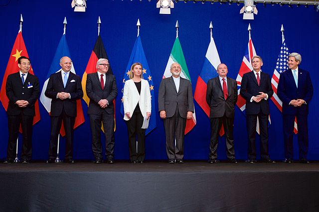 Photo: The ministers of foreign affairs of France, Germany, the European Union, Iran, the United Kingdom and the United States as well as Chinese and Russian diplomats announcing the framework for a Comprehensive agreement on the Iranian nuclear programme (Lausanne, 2 April 2015). Credit: United States Department of State.