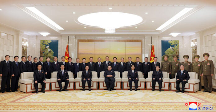 north_korean_leader_in_the_cetre_ Photo: North Korea’s Kim Jong Un has photo session with newly-elected members of Party and State leadership bodies. Credit: KCNA.