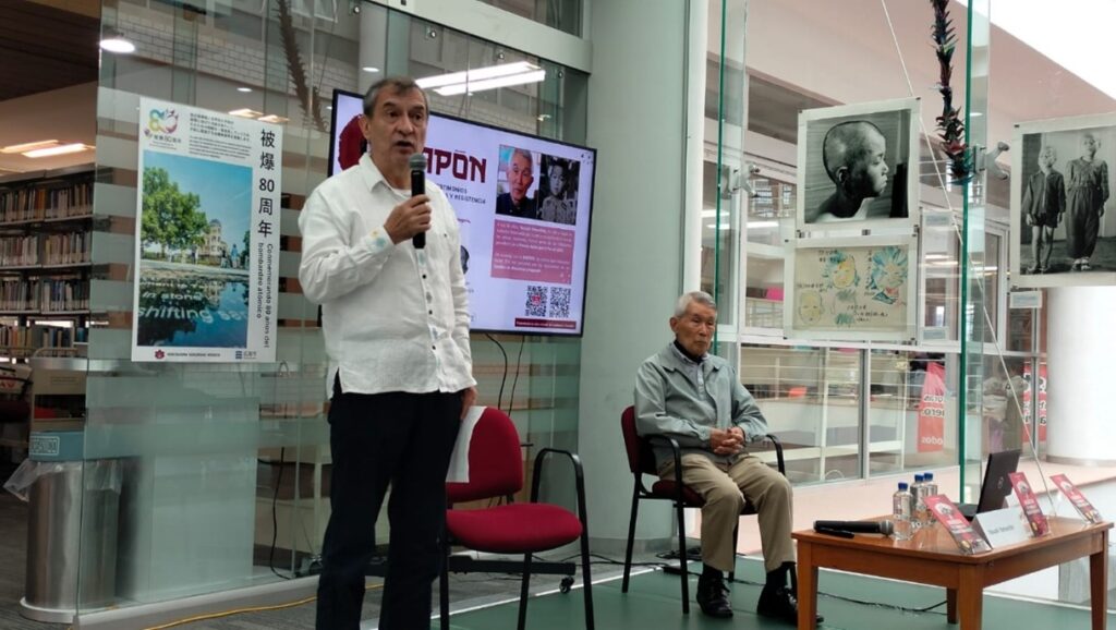 Photo: Sergio Hernández and Yasuaki Yamashita discussing the book Hibakusha: Testimony of Yasuaki Yamashita. Credit: Guillermo Ayala.